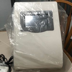Never used DH Gate 6 in 1 fat removal cavitation machine. Retail value $ 658.00